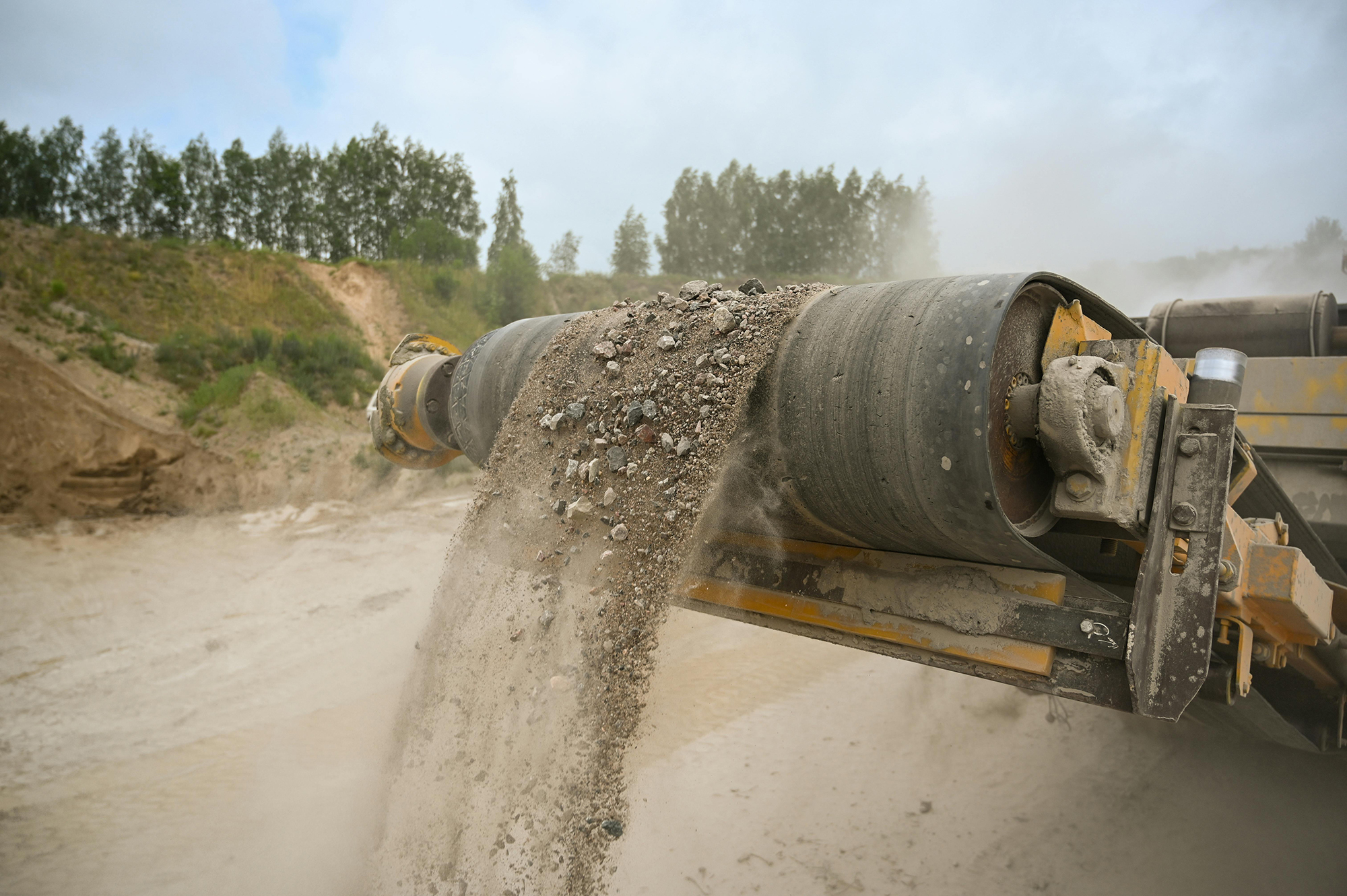 Heavy outdoor machinery operating with composite dry-run bearings.