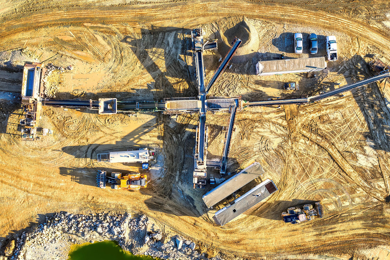 pexels-tomfisk-12201831 Mining equipment that relies on dry bushings.